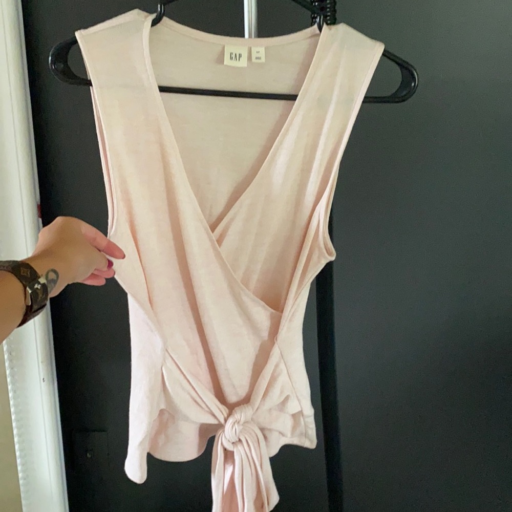 Super cute heathered pink Gap wrap top
